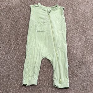 Kyte Baby, short sleeve zippered romper in pistachio